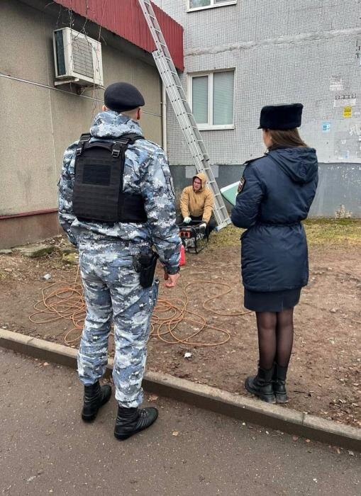 ​Самовольная пристройка обернулась для псковского бизнесмена 13 штрафами и снесённым объектом
Фото: пресс-служба УФССП России по Псковской области