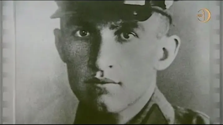 ...в ответ на предложение немцев о сдаче крикнул «Русские не сдаются!» и подорвал себя и окруживших его вражеских солдат связкой противотанковых гранат.
После боя немцы посмотрели его документы и удивились, так как они не ожидали, что такие слова перед смертью скажет ГОРЕЦ-АДЫГ.