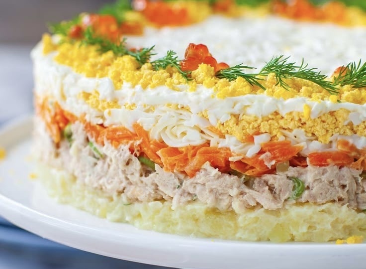 Салат «Мимоза» — три необычных рецепта на Новый год: с лососем, тунцом и угрем