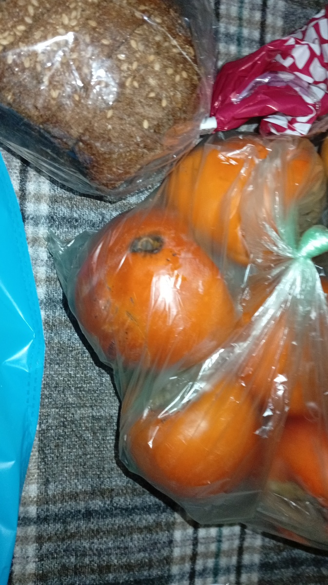 Хурму надо доедать. 😰