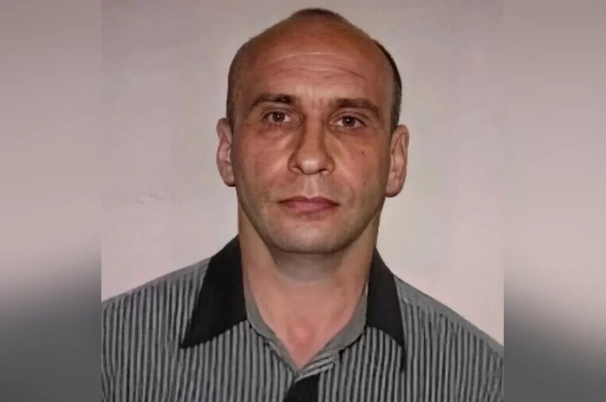    Коллегия присяжных Кировского районного суда единогласно признала, что его вина в совершении двух убийств и одного покушения, относящихся к концу 1990-х годов, не доказана.