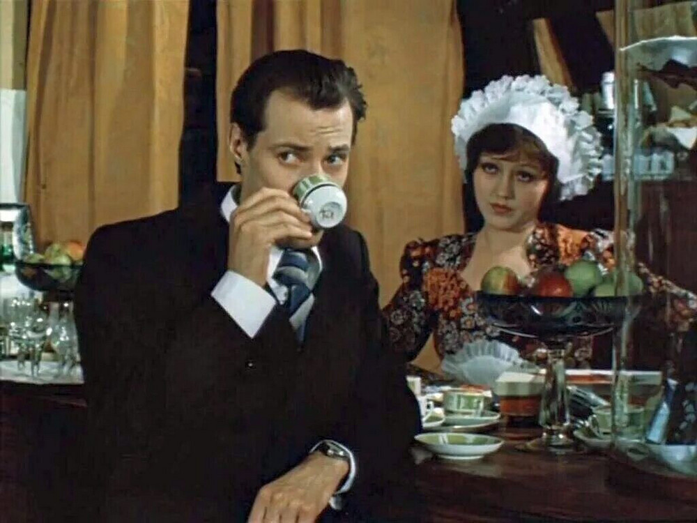 Если бы Шарапов не был жмотом и истратил десять червонецев целиком, то Фокса взяли бы ещё в ресторане