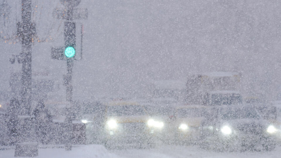     Камчатку засыпало снегом: перекрыты дороги и возможны отключения электричества ИЗВЕСТИЯ/Анна Селина