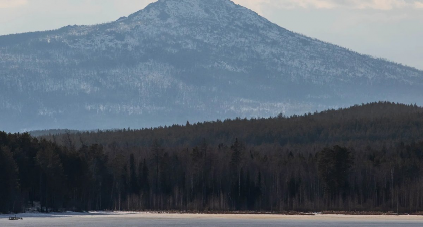    Машина выехала на лед в ненедлежащем для этого месте