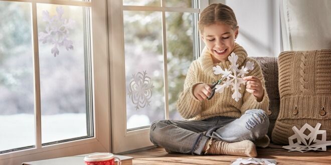 Вырезание снежинок 27 декабря