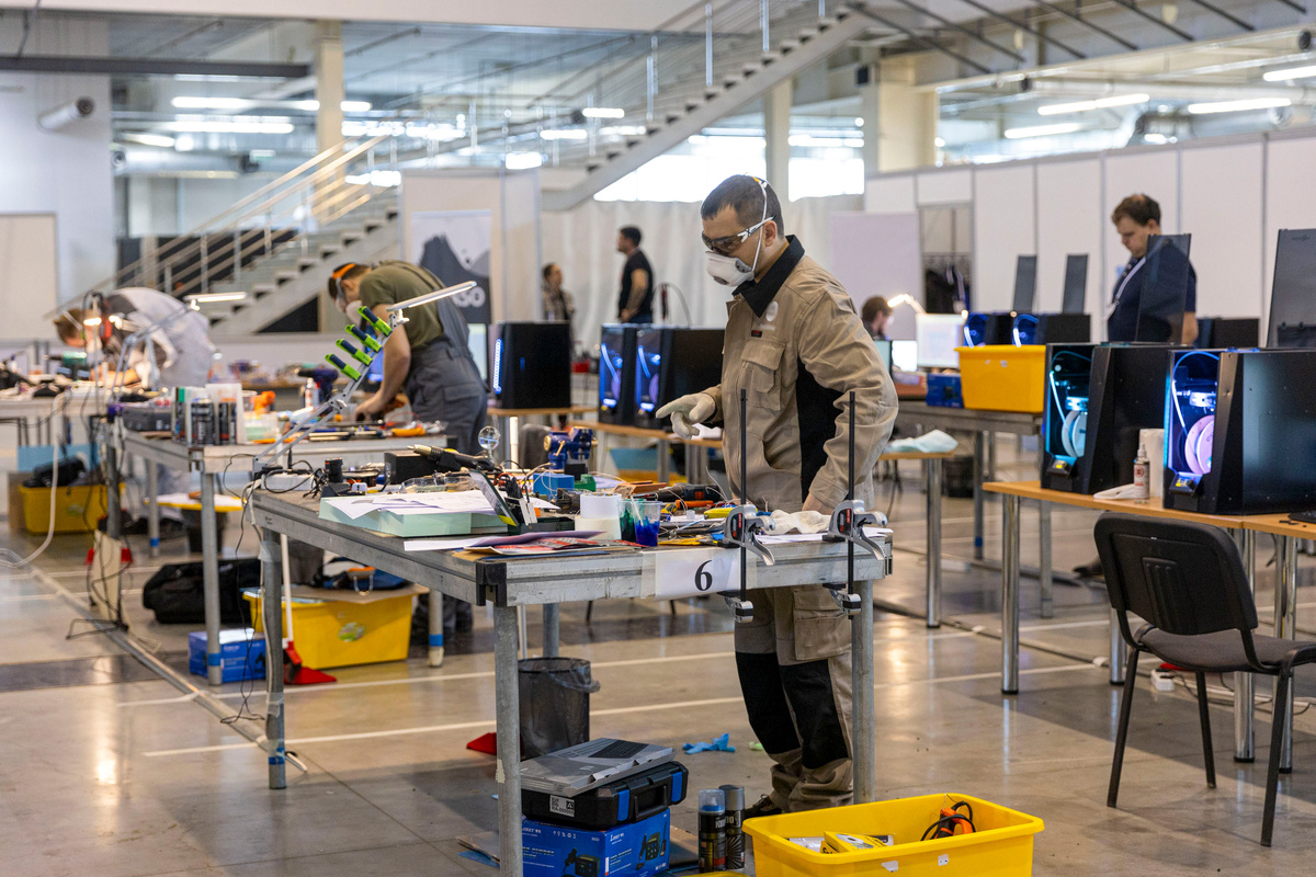 Увеличение продолжительности еженедельного рабочего времени может отрицательно сказаться на россиянах.  Фото: ФедералПресс / Иван Кабанов