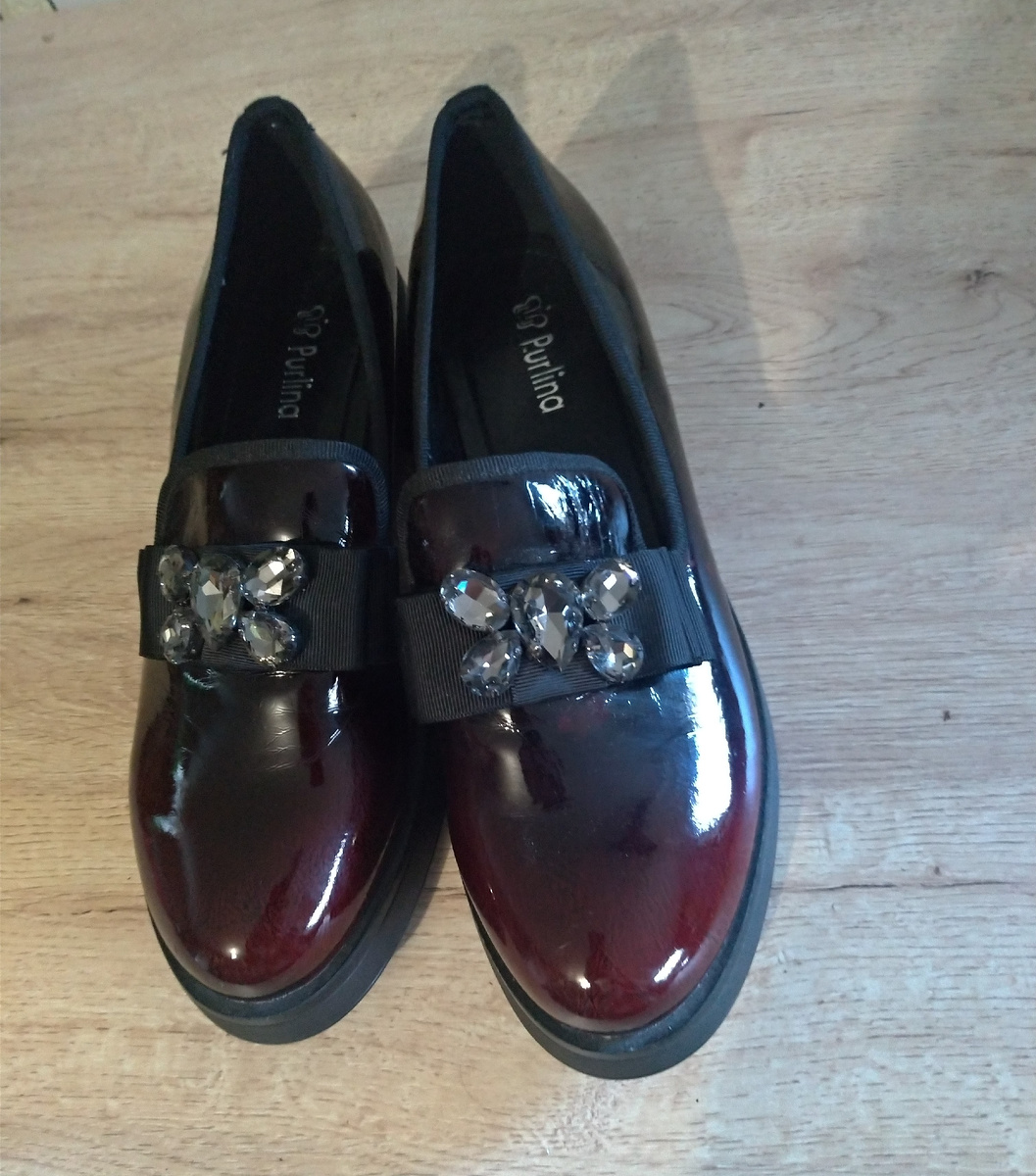 Эти выложила за 600 рублей, получила за них 546 рублей.