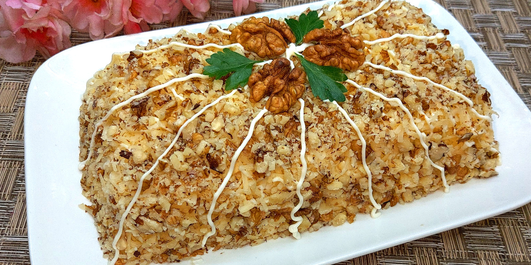 Шикарный салат на праздничный стол. "Гости в шоке из чего же он"! А вкусный какой! Съедается первым!