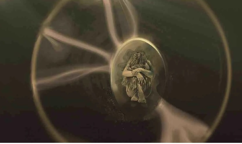 девочка в коконе