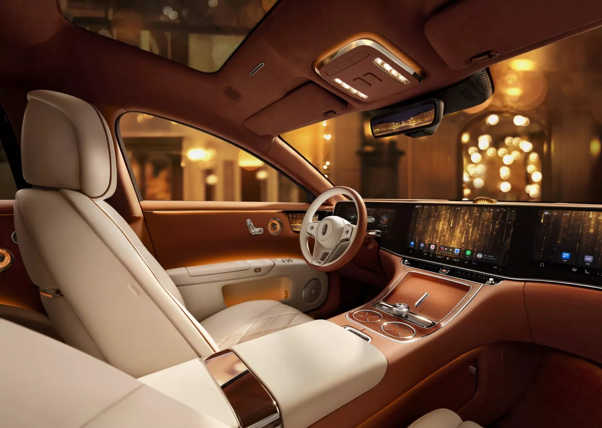 Передняя часть салона Maextro S800