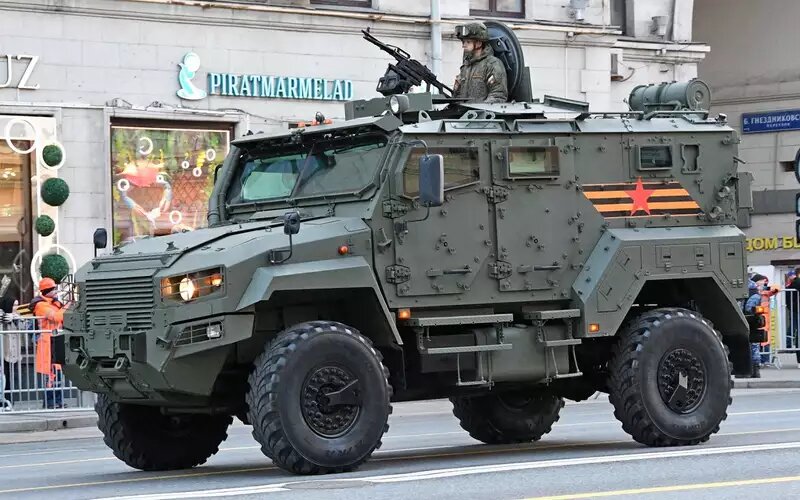    Феникс К-53949. Максимальная скорость – 100 км/ч, полная масса – 16,9 тонны, мощность двигателя – 350 л.с.