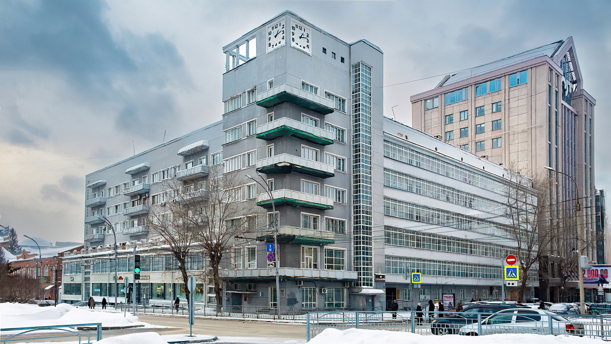 «Дом с часами» по адресу Красный проспект, 11. Новосибирск. Фотография - www.openmainphoto.ru