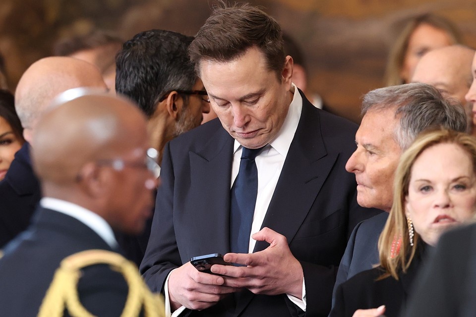    По словам Маска, в новом гаджете не будет операционной системы и приложений EAST NEWS