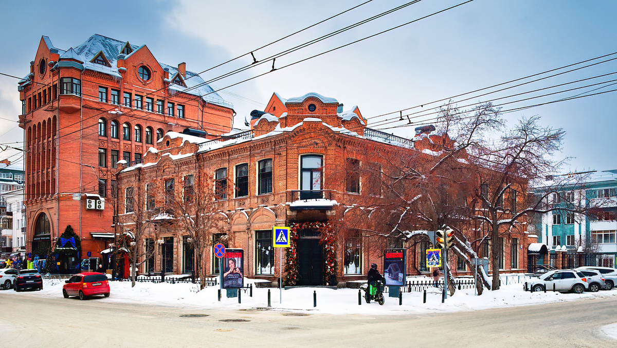 Дом купца Крюкова по ул. Советская, 25. Новосибирск. Фотография - www.openmainphoto.ru