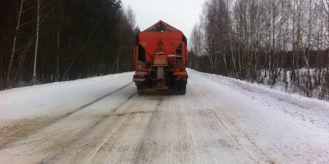Брянские дорожные службы продолжают работать в усиленном режиме