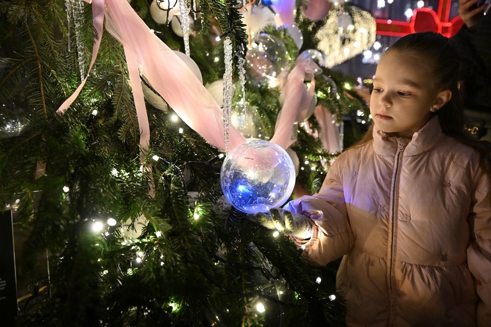    Неповторимые новогодние украшения можно создать своими руками. Иван МАКЕЕВ