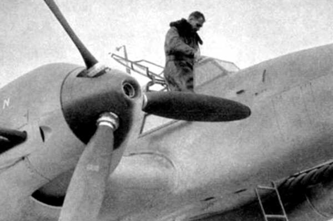 Рудо́льф Гесс перед полётом в Англию 11 мая 1941 