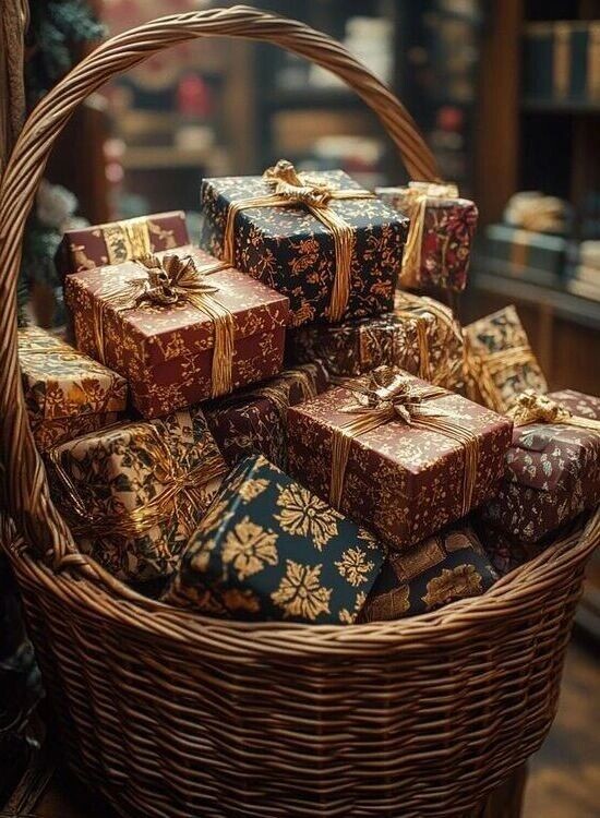 С любовью к каждому ,Наташа Эльберг- более 25 лет непрерывно практикующий энергопсихолог, кризисный психолог, синестет, автор книг-бестселлеров , автор методики ментальной трансформации и коррекции любых жизненных ситуаций с помощью специальных энергетических практик. Автор - мастер энергетического таро