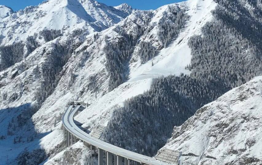 В Китае открыли самый ДЛИННЫЙ в мире автотоннель — 22,13 км под горами Тянь-Шань