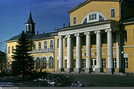 ИХФ АН СССР, 1й корпус