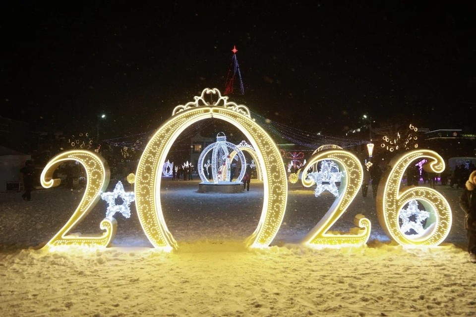    В Барнауле открылся главный городской Новогодний городок Олег УКЛАДОВ