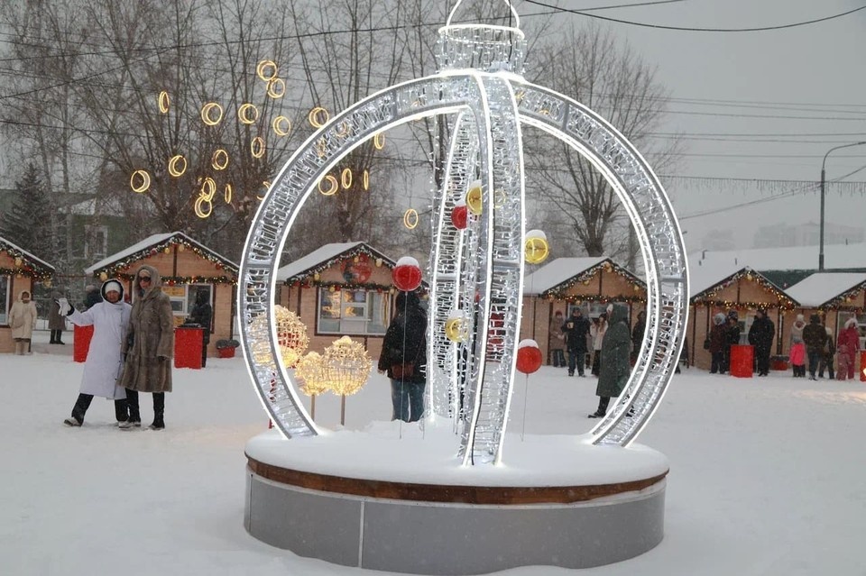    В Барнауле открылся главный городской Новогодний городок Олег УКЛАДОВ