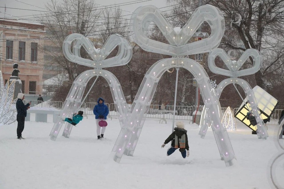    В Барнауле открылся главный городской Новогодний городок Олег УКЛАДОВ
