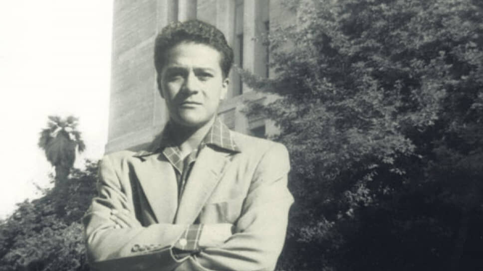 В первые годы жизни в США Карлос Сесар Сальвадор Арана Кастанеда перепробовал много профессий. В том числе — водитель такси, продавец в магазине женской обуви, работник игрушечной фабрики компании Mattel.📷Фото: UCLA