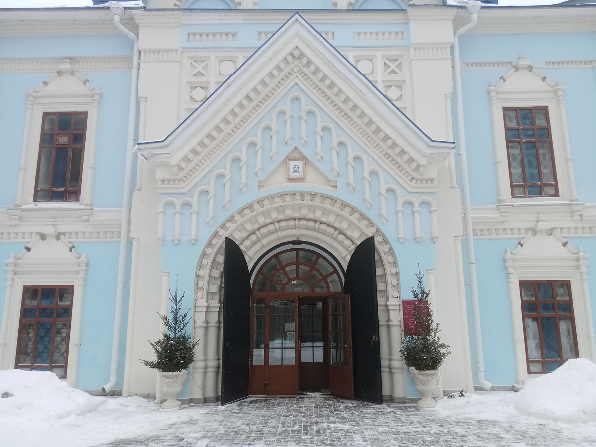 Вход в Богоявленский собор, г. Казань. Фото автора. 