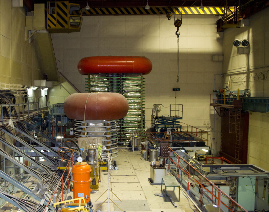    Для изучения нагрева плазмы в ИЯФ СО РАН построили уникальный приборный комплекс. Фото с сайта ИЯФ СО РАН