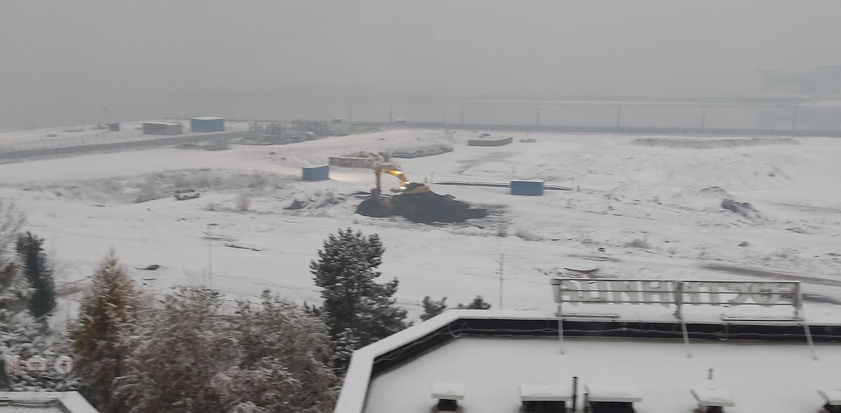 "Одинокий пастух" Д. Ласта - идеальный саундтрек для одинокого экскаватора, трудящегося в предрассветных сумерках. 