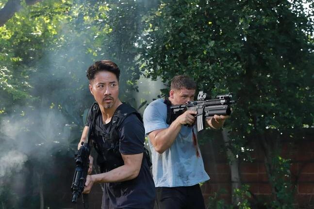 Пуля навылет 2025 фильм - актеры и рейтинг, новый криминальный боевик, боевик про наёмного убийцу