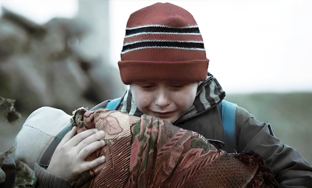 — Тётенька, возьмите, пожалуйста ребеночка, ему есть нечего! — я обернулась и увидела мальчика, который держал непрерывно плачущего младенца