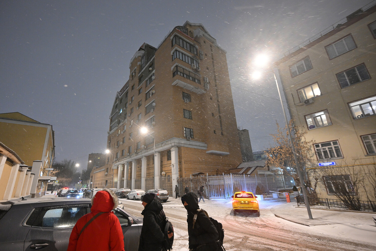Жилой дом в Хамовниках, где располагается бывшая квартира певицы Ларисы Долиной, 26 декабря 2025 года ©Юрий Кочетков/РИА Новости  📷