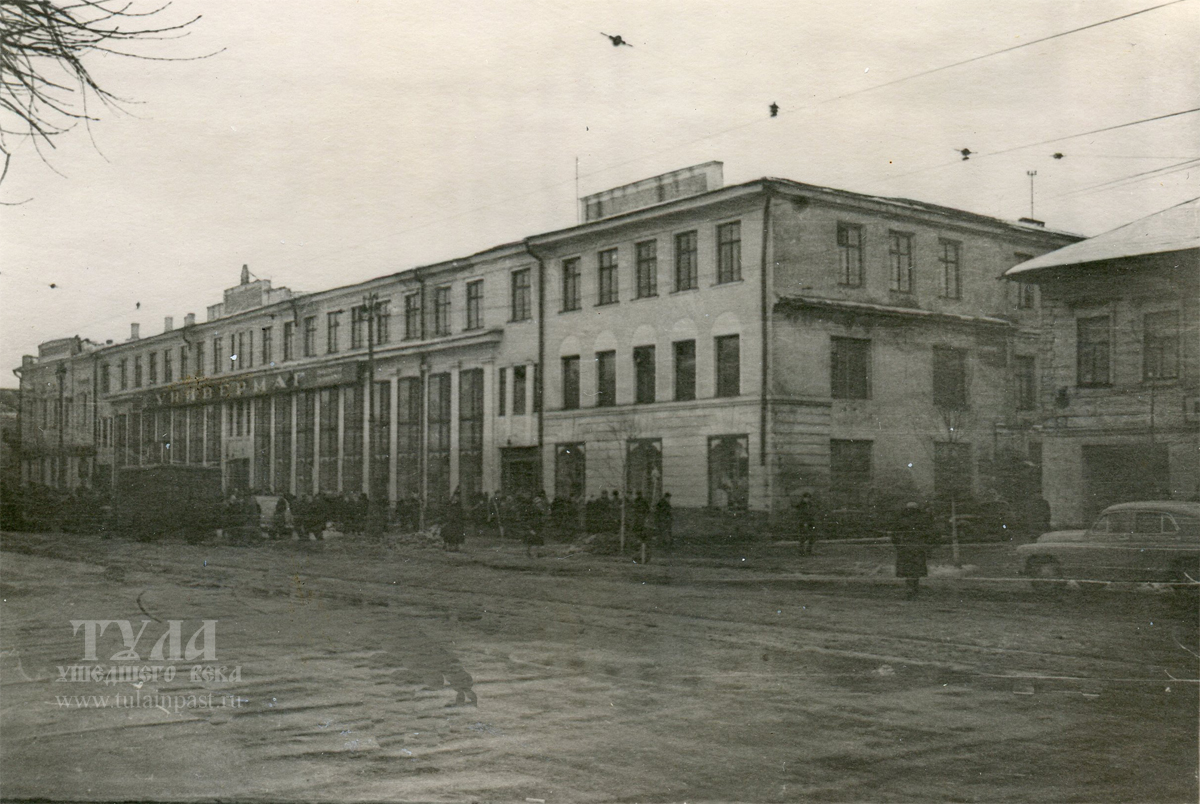 1951 год. Вид на здание Универмага (Советская 60)