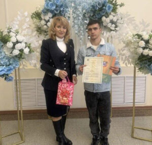 Е.А. Ягольник и Иван С.   
/ ФОТО из архива ЗАГС Аксайского района Администратор  📷
