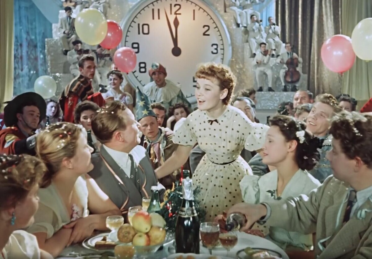 Кадр из фильма "Карнавальная ночь". Источник: Яндекс.