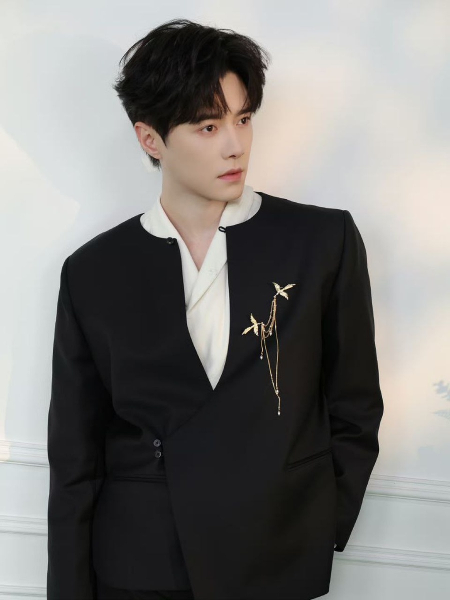 Актёр Фан Илунь. Листайте галерею...