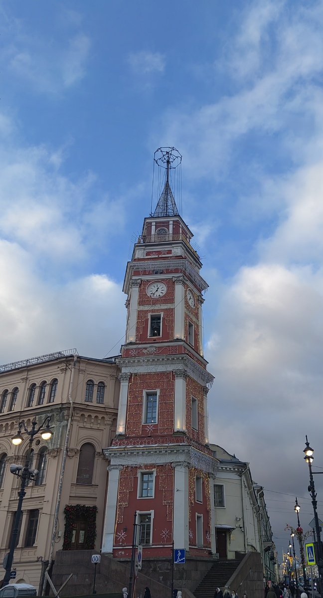 Думская башня в новогодних огнях. 