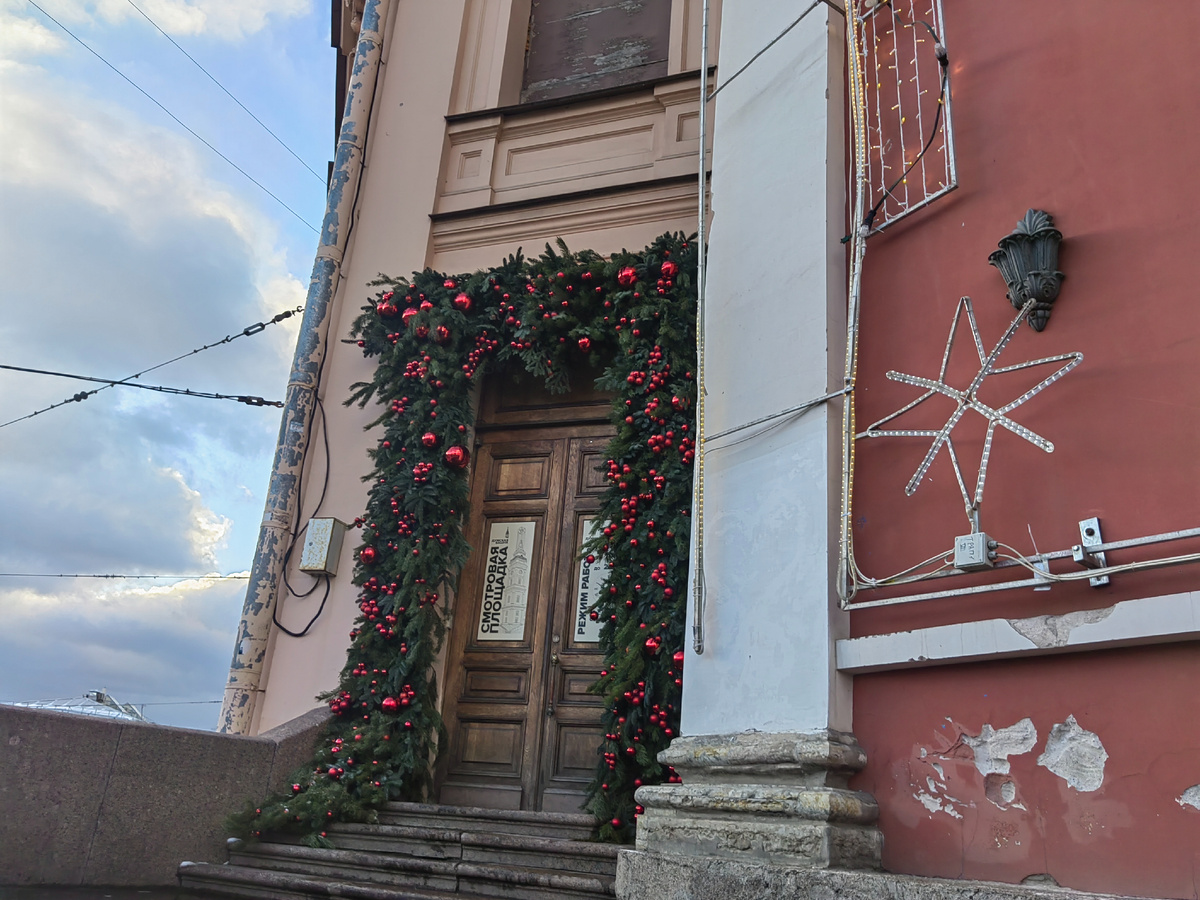 Вход в башню.