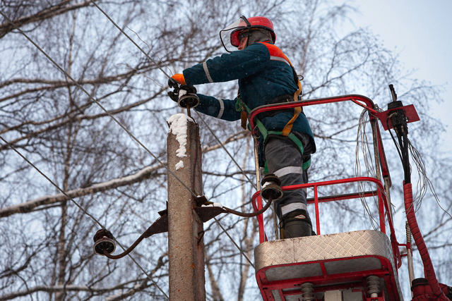 Энергетики «Тверьэнерго» устраняют последствия снежного циклона в Верхневолжье