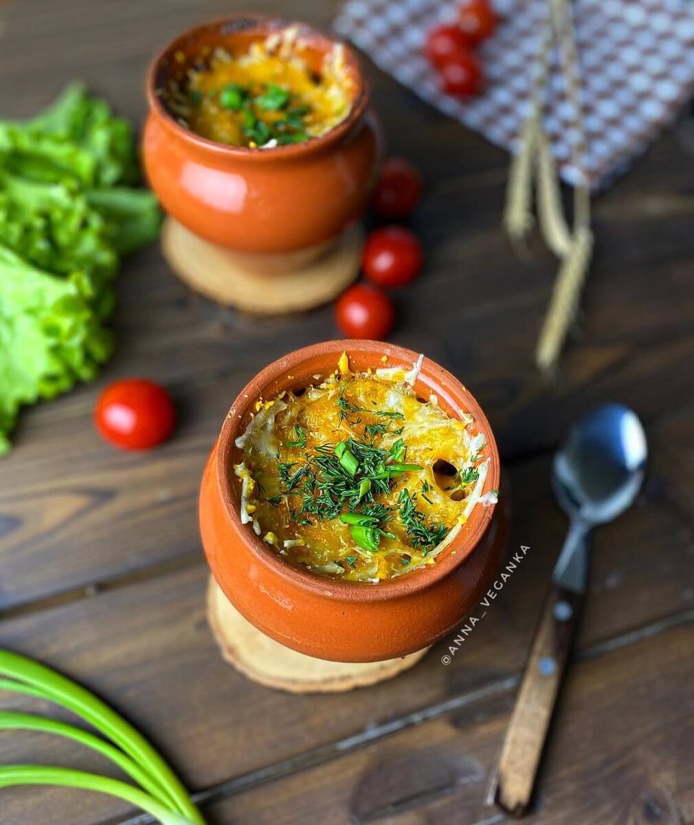 Картофель в горшочках с грибами и соевым мясом