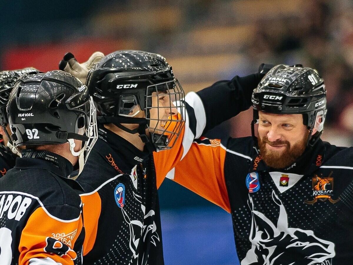    Хоккеисты "Кузбасса" из Кемерово | © Фото : ХК "Кузбасс" (Кемерово)