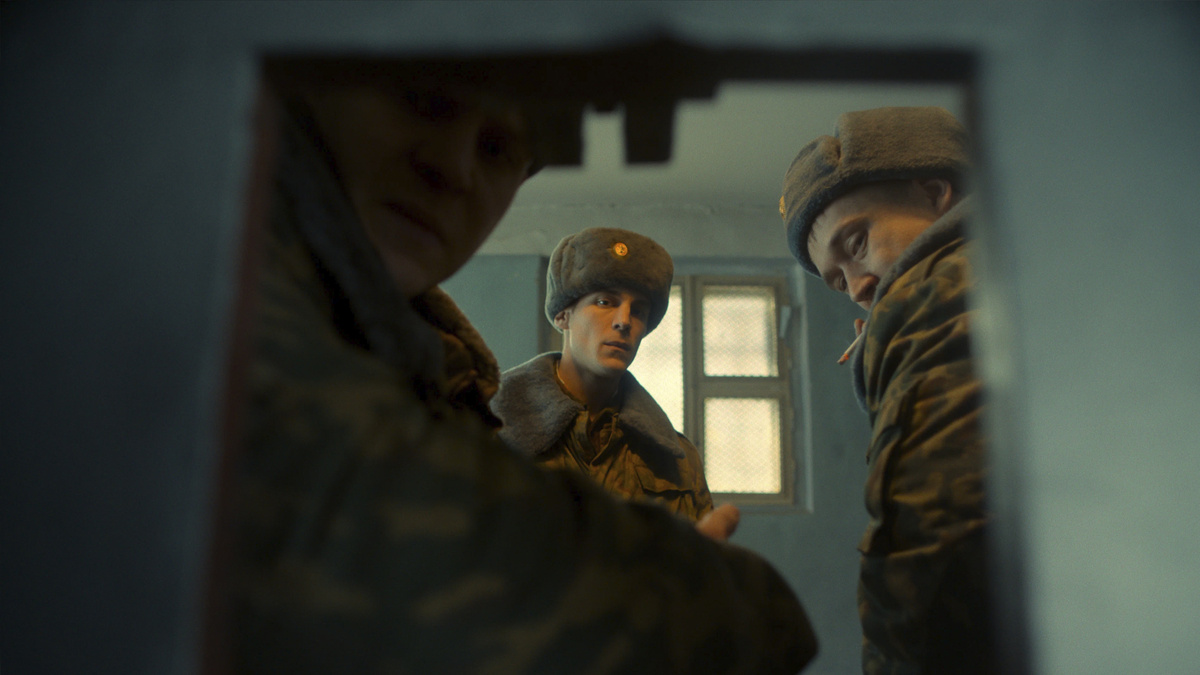 Кадр из сериала "Аутсорс"