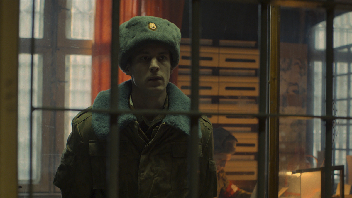 Кадр из сериала "Аутсорс"