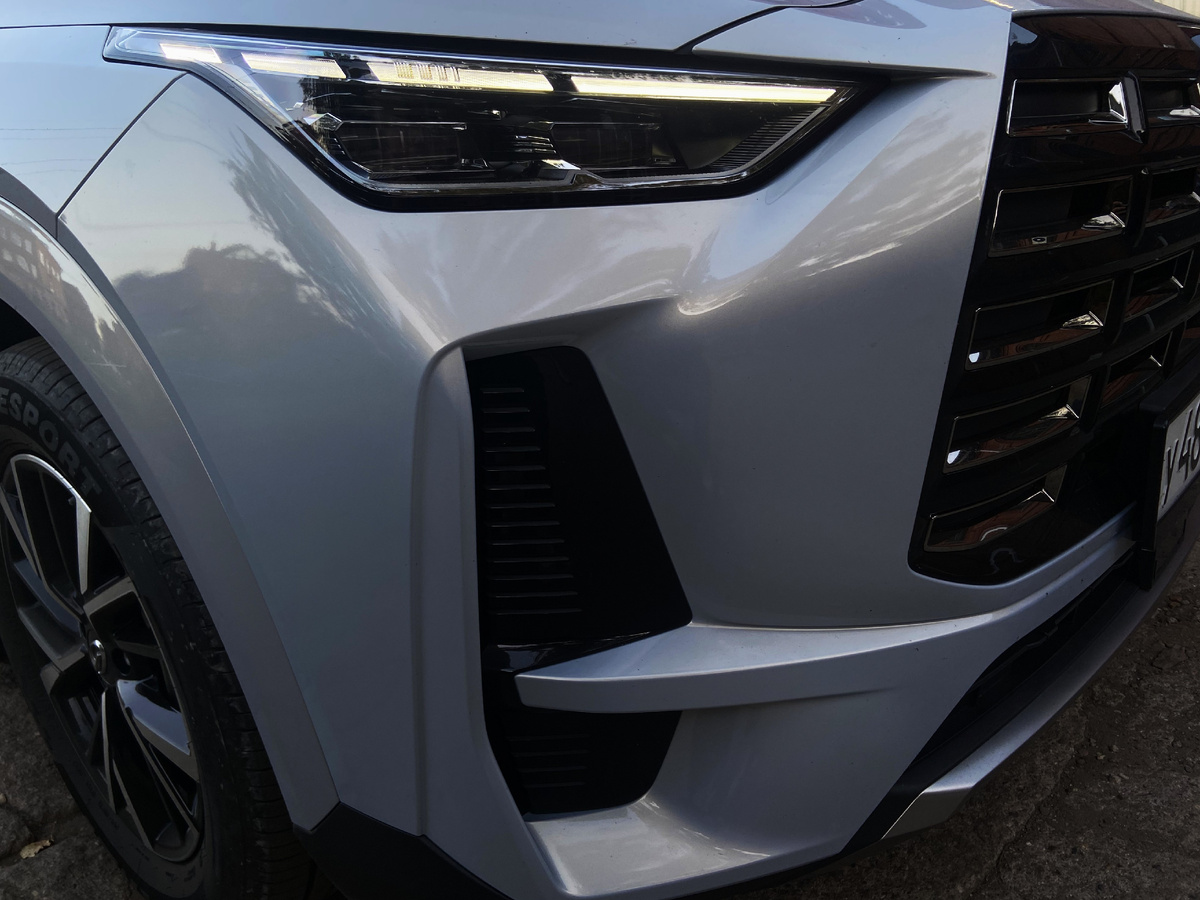 Дневные ходовые ороги - LED. Дефлекртоы обдува  - декоративные.