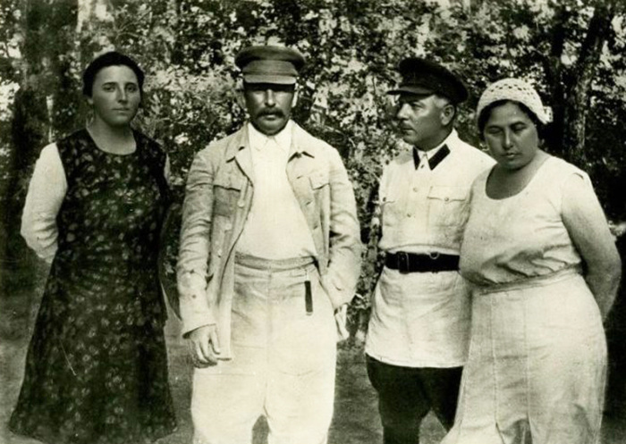 Надежда Аллилуева, Иосиф Сталин, Климент Ворошилов и Екатерина Ворошилова