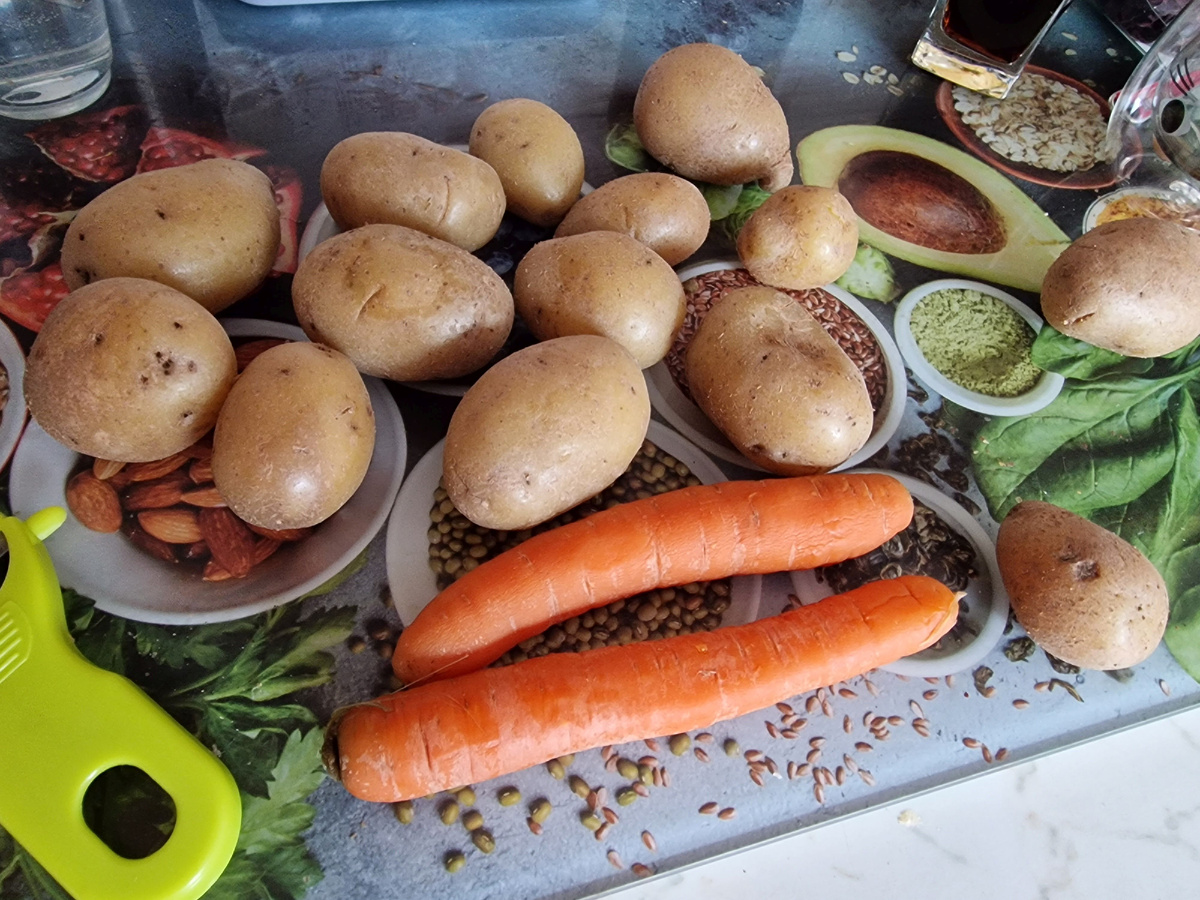 фото автора: картошка с морковкой  - готовы прыгнуть в салат