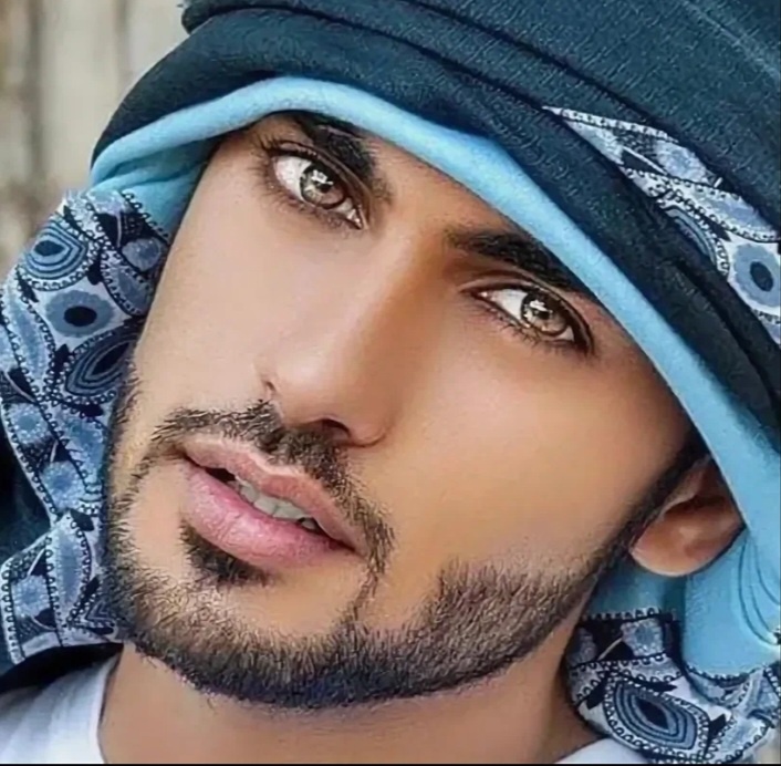 Ну какой же красавчик! Какие у него глазоньки!!! Все фото из открытых источников.