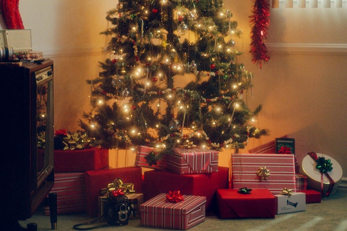 Каждый Новый год стараюсь создать немного волшебства для близких. Источник: Unsplash📷
